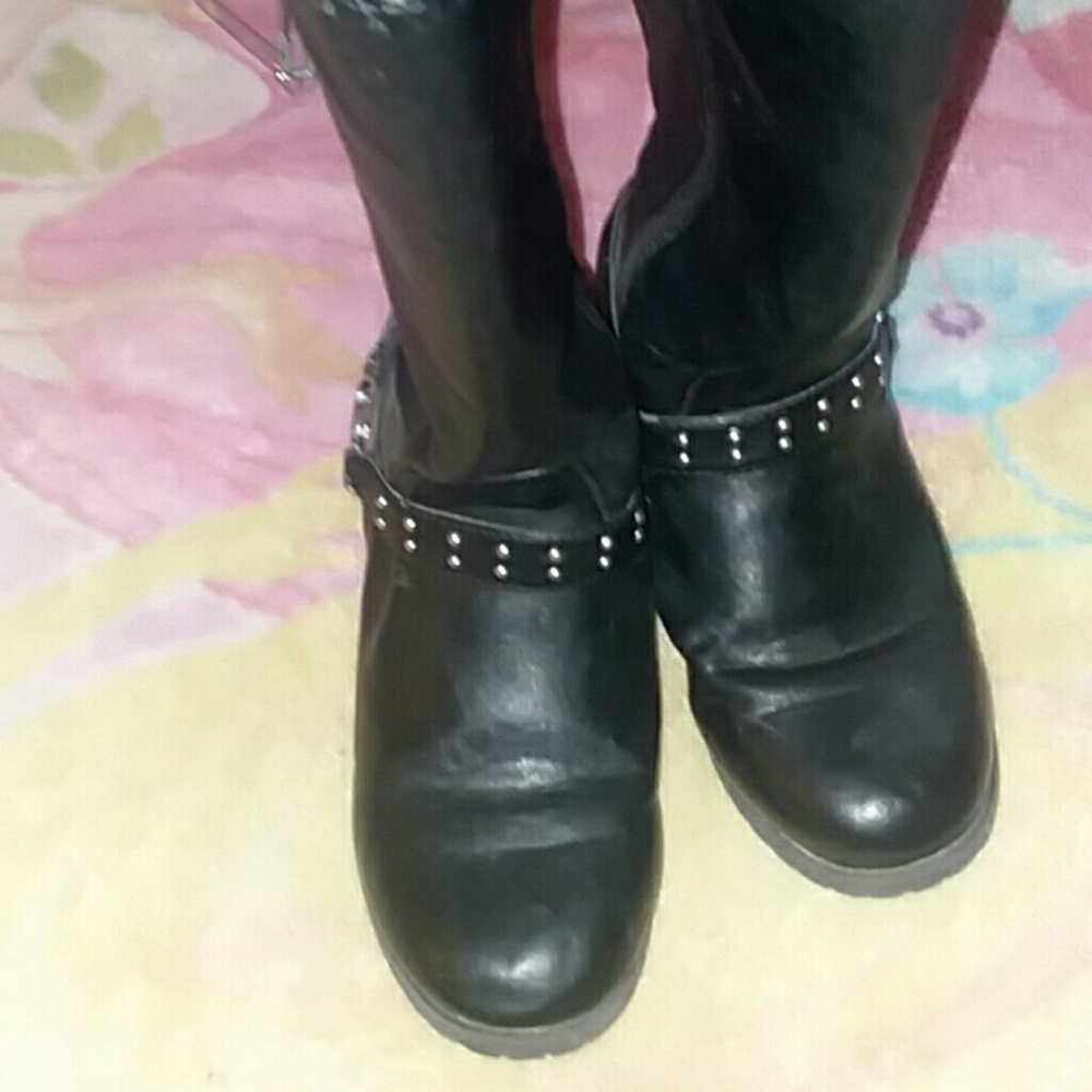 Micheal Kors Boots ( could fit women's 7)
